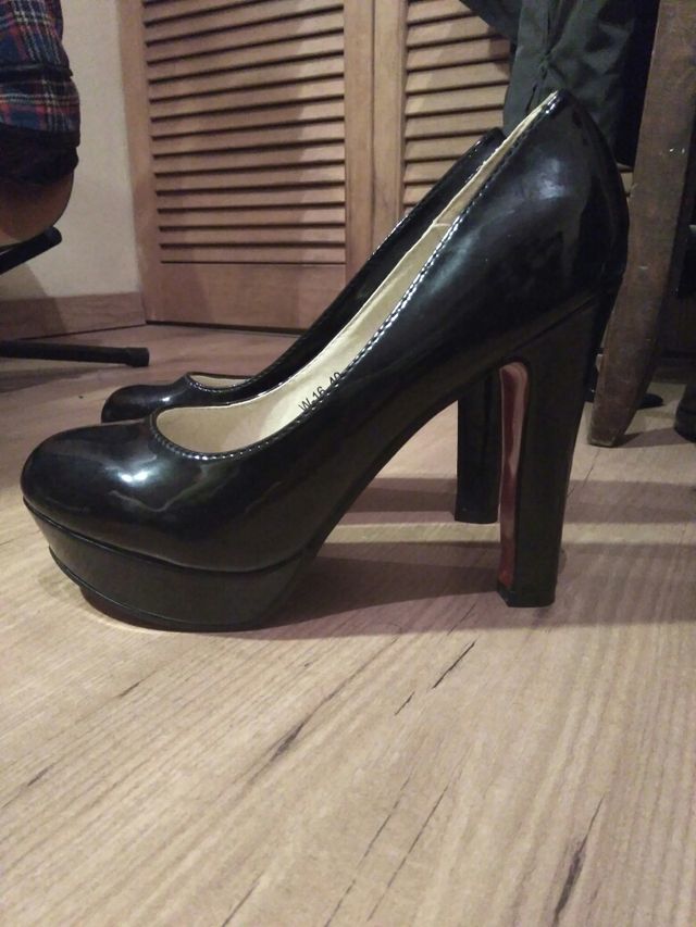 Spettacolare sala per feste del sabato con piattaforma