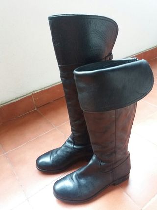 Botas altas negras Unisa de segunda mano por 20 EUR en Eibar en WALLAPOP