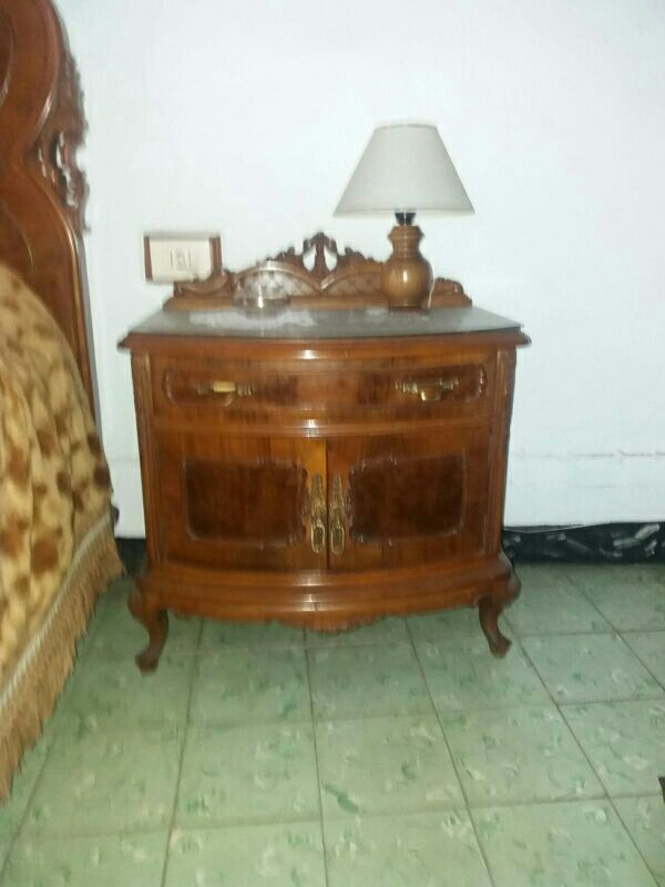 Mesita de noche de segunda mano por 200 € en Playa de Gandia en WALLAPOP