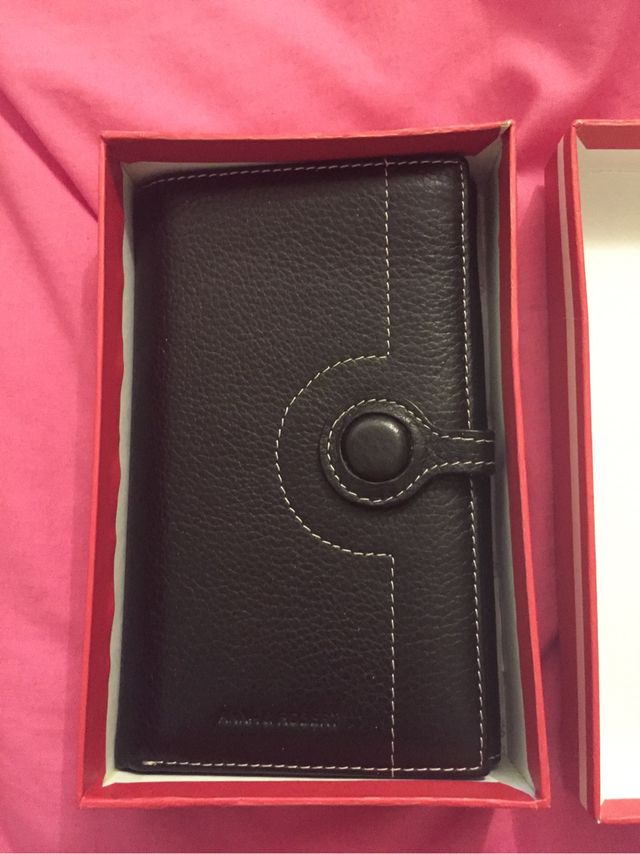 Cartera de piel a estrenar