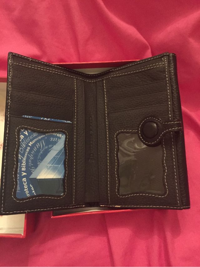 Cartera de piel a estrenar