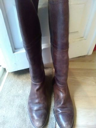 Botas marrones piel zara planas T37 de segunda mano por 15 EUR en Barcelona  en WALLAPOP