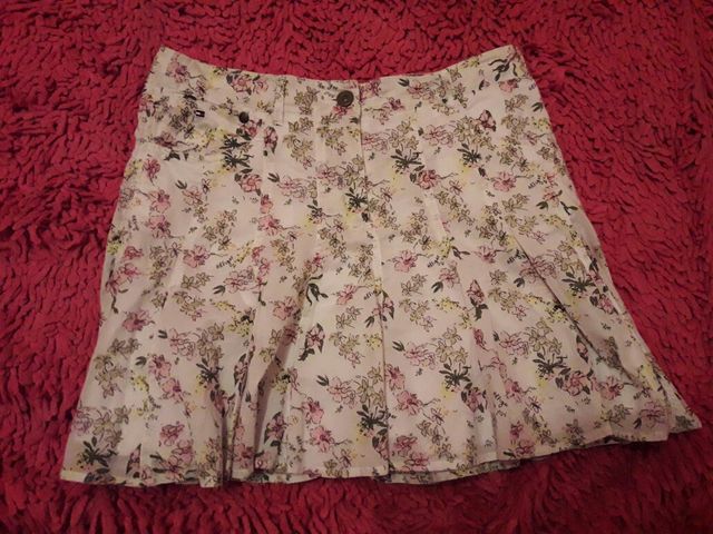 Falda de flores de la marca Tommy Hilfiger.
