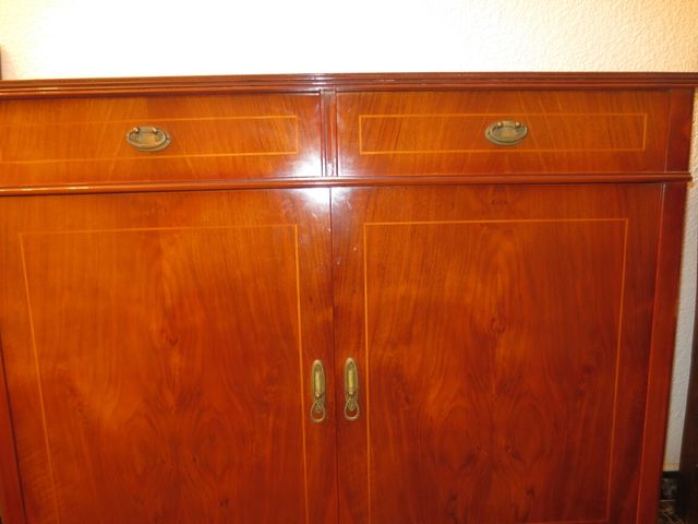 Zapatero de madera clásico