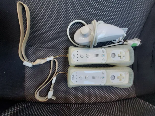 Camiseta original. Los mandos van de regalo.