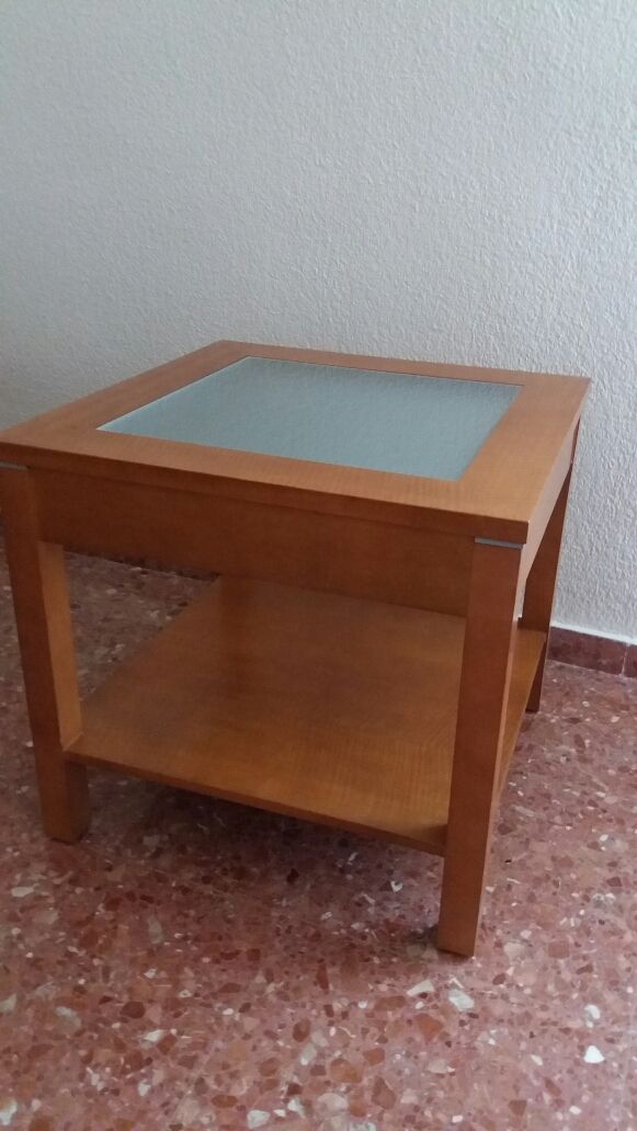 Mesa cuadrada comedor de segunda mano por 45 € en Valencia en WALLAPOP Mesa cuadrada comedor de segunda mano por 45 € en Valencia en WALLAPOP