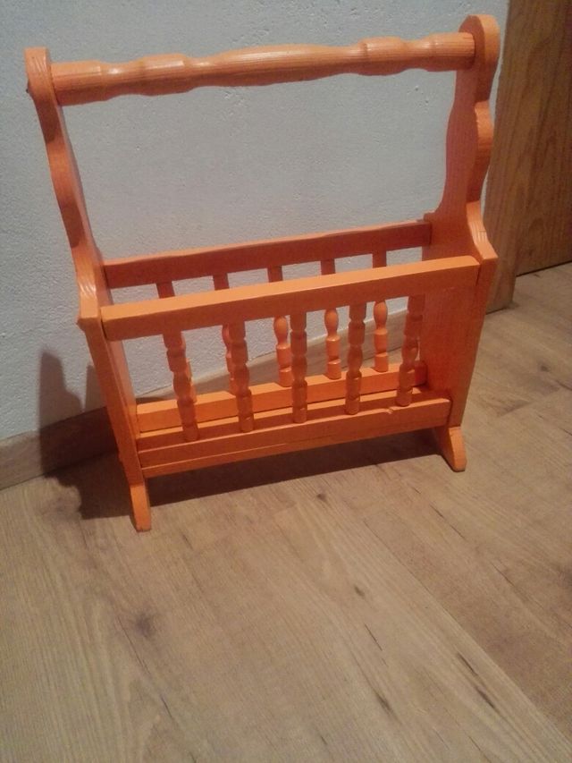 Revistero de madera, antiguo de segunda mano por 8 € en Barcelona en