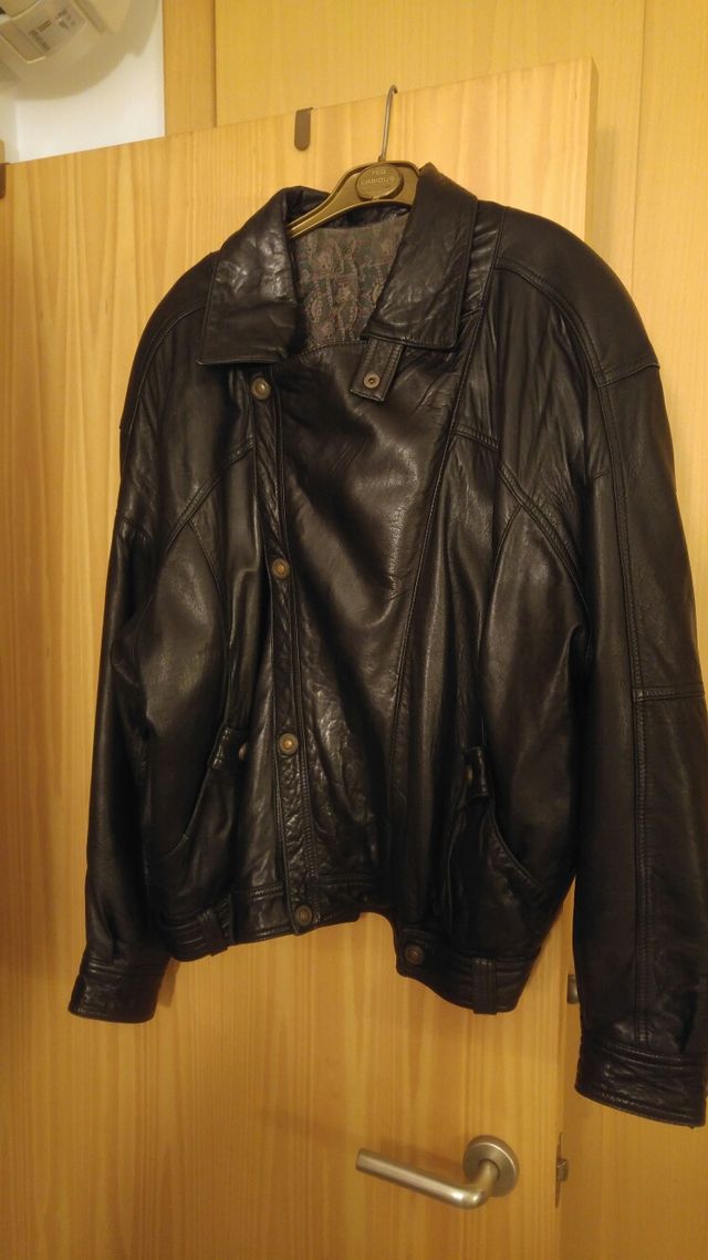 Cazadora de piel cruzada