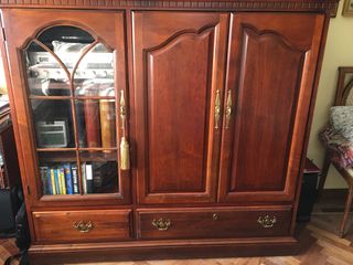 Mueble televisor armario de segunda mano por 250 € en Madrid en WALLAPOP