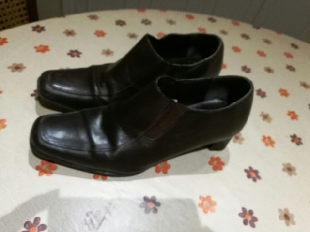 Zapatos tipo botín de piel Buenos y cómodos. N°38