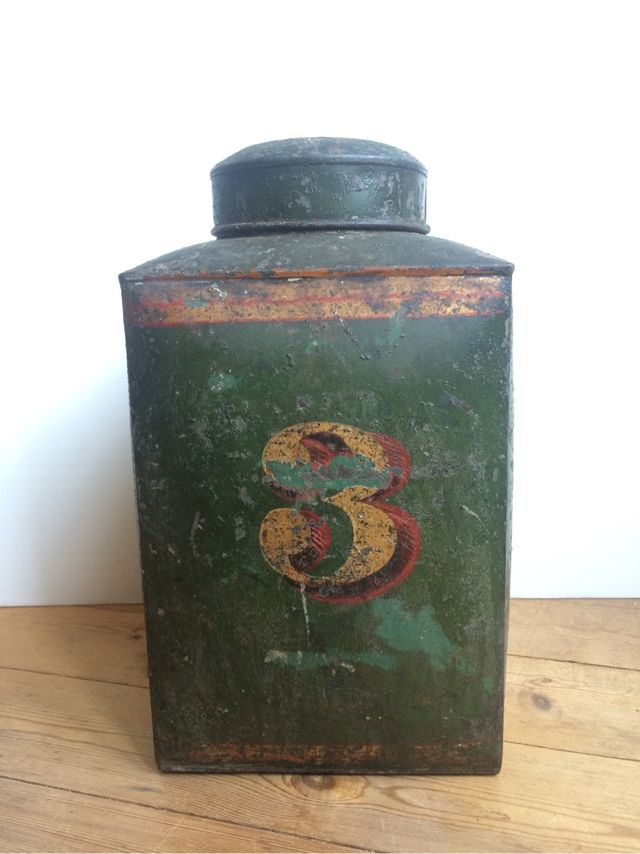 Antiguo bote de té grande