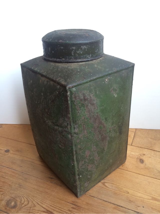Antiguo bote de té grande