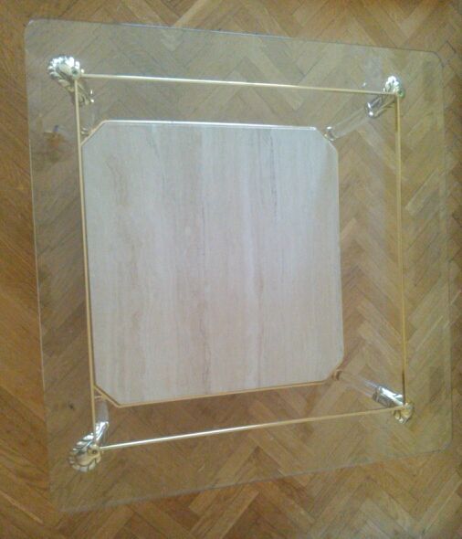 TAVOLINO IN SOGGIORNO.