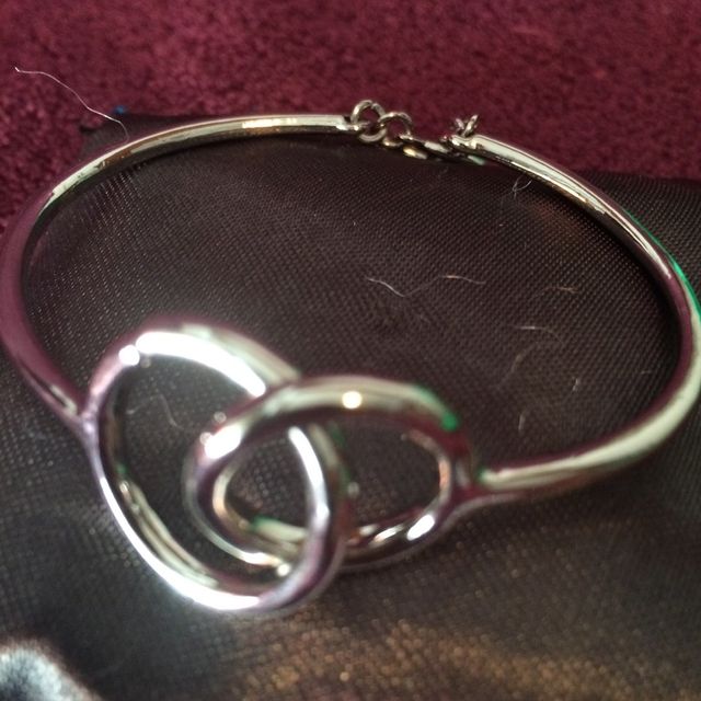 Pulsera nudo plateada