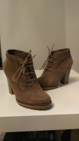 Botines Ante Beige Mango 36 de segunda mano por 12 EUR en Badalona en  WALLAPOP