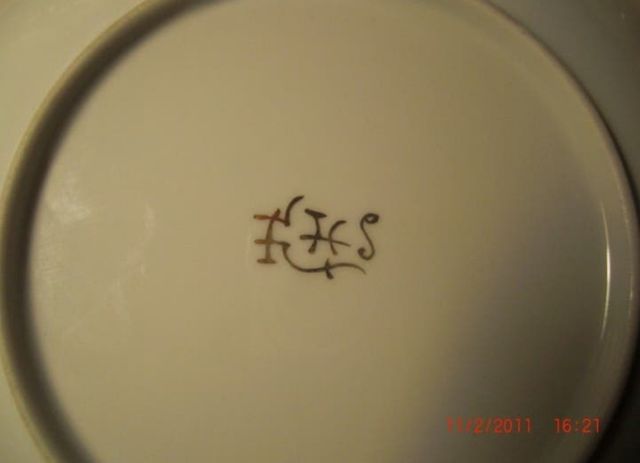 PLATO DECORATIVO DORADO