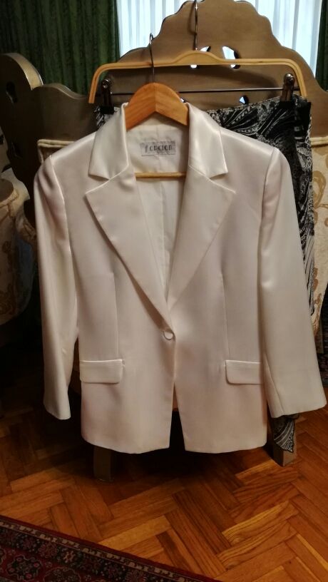 FALDA CON CHAQUETA CONJUNTO