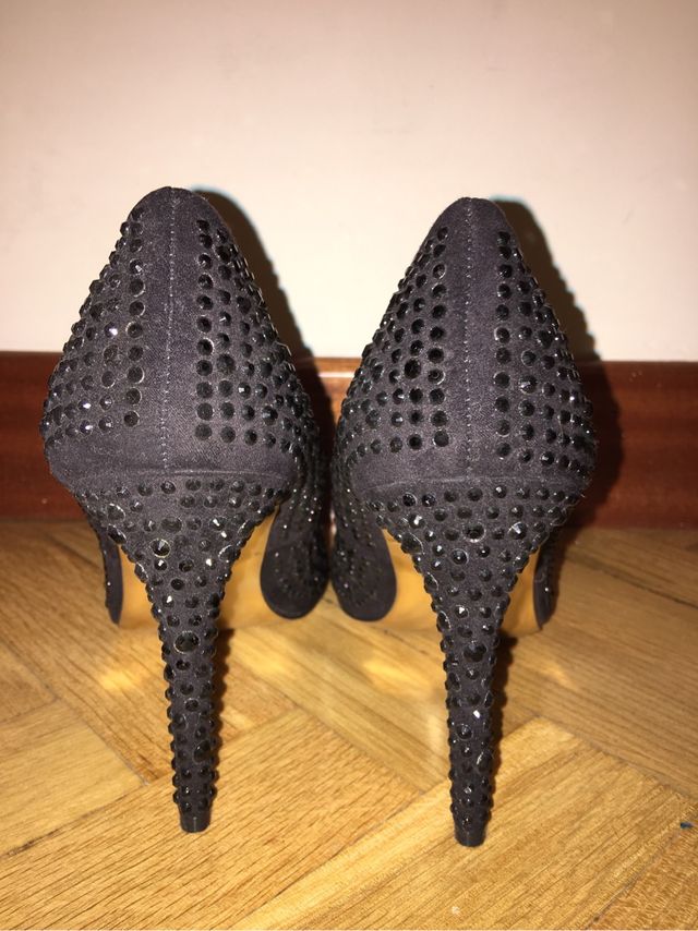 Salones negros pedrería T38