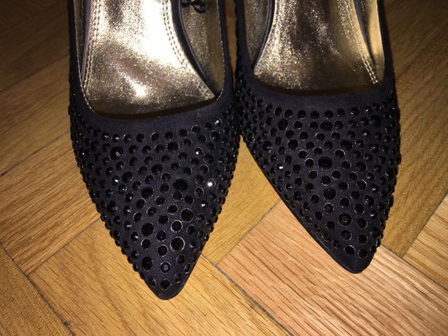 Salones negros pedrería T38