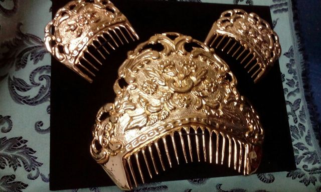 peinetas de fallera a estrenar