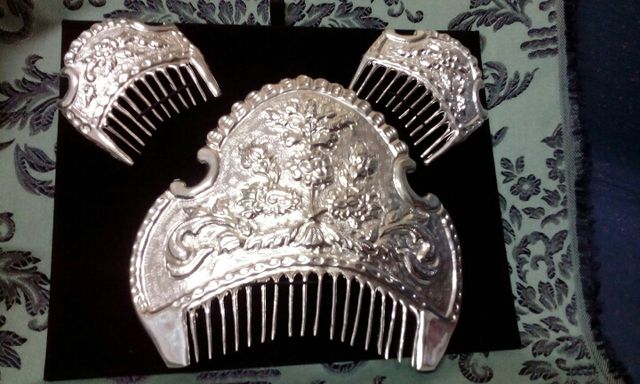 peinetas de fallera a estrenar