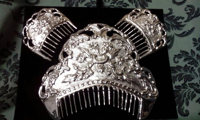 peinetas de fallera a estrenar