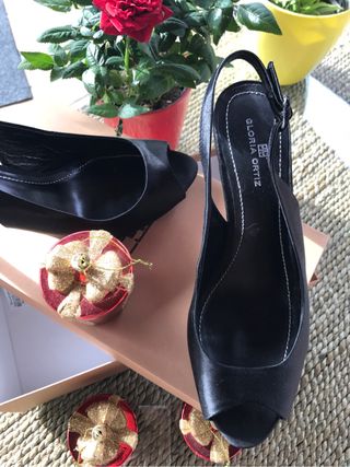 Zapatos de fiesta gloria ortiz de segunda mano por 20 EUR en Arroyomolinos  en WALLAPOP