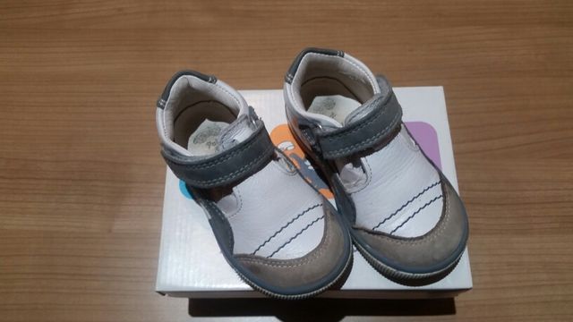 Sabates de pell per nen