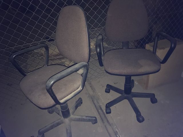 2 sillas giratorias oficina de segunda mano por 30 € en Isso en WALLAPOP 2 sillas giratorias oficina de segunda mano por 30 € en Isso en WALLAPOP