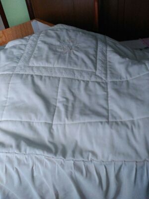 edredon bordado y cojin a juego