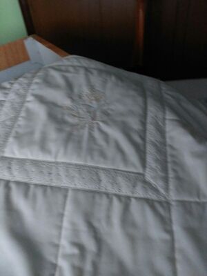 edredon bordado y cojin a juego