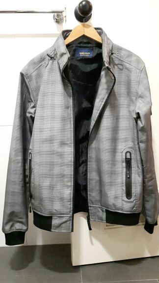 Chaqueta cazadora marca Zara. Buen estado.