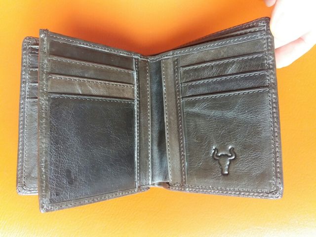 CARTERA AUTÉNTICO CUERO