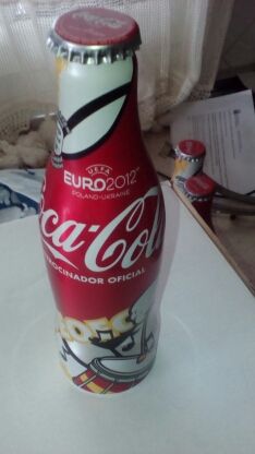 Botella coleccionista UEFA 2012 en aluminio.