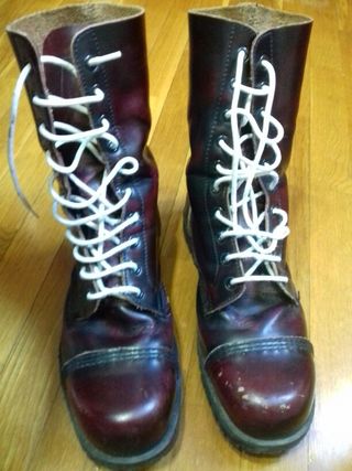 Botas tipo Dr Martens de segunda mano por 50 EUR en Sabadell en WALLAPOP