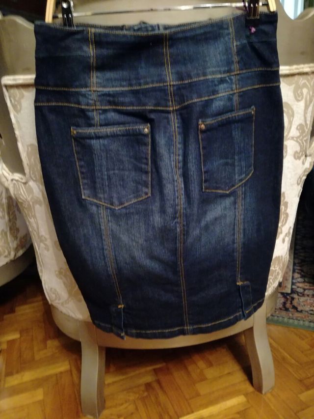 Falda vaquera elástica.