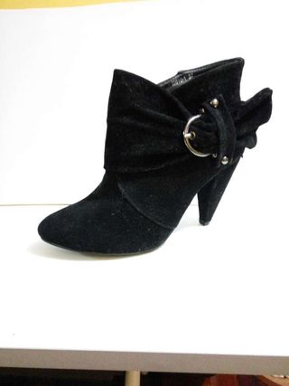 Botines tipo ante negro marypaz 37 nuevo de segunda mano por 6,99 EUR en  Vigo en WALLAPOP