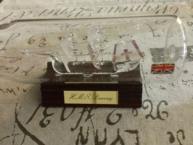 Barco de cristal dentro de botella