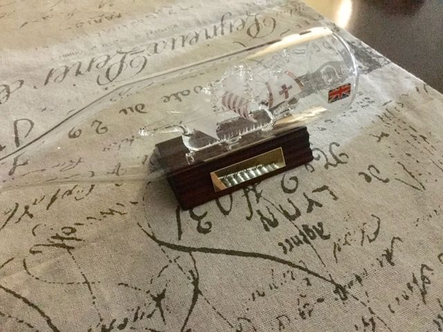 Barco de cristal dentro de botella