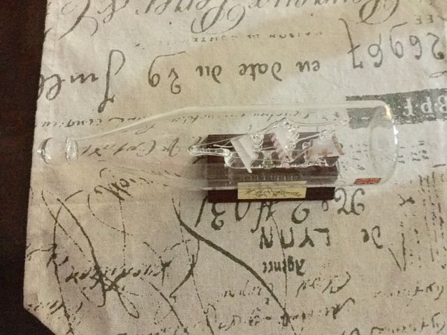 Barco de cristal dentro de botella