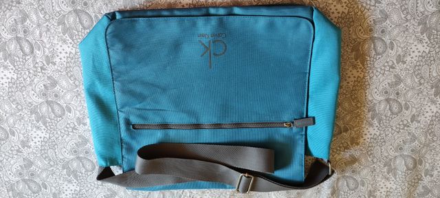 Bolso/Bandolera marca CALVIN KLEIN original.