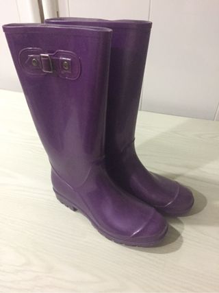 Botas de agua moradas T 39-40 de segunda mano por 15 EUR en Madrid en  WALLAPOP