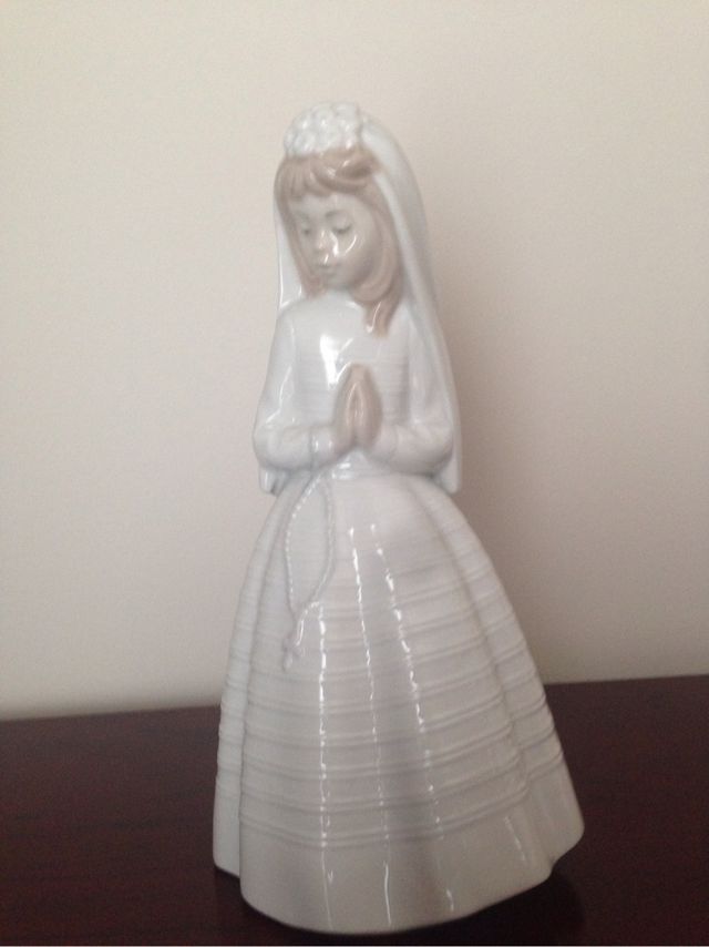 Figura porcelana. Niña comunion