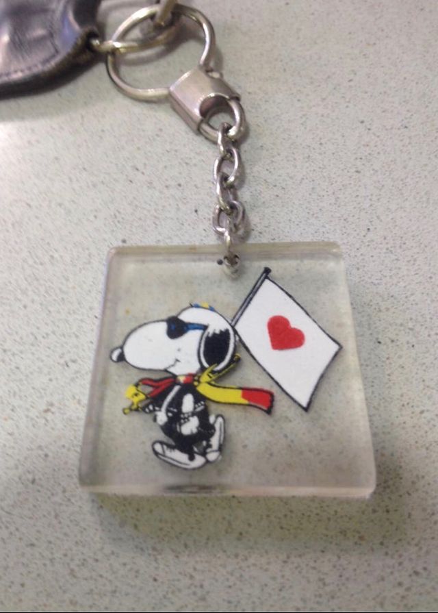 SNOOPY 80's LLAVEROS Y CHAPAS