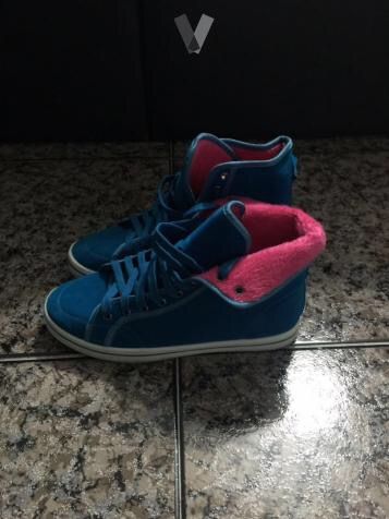 Tenis azul electrico