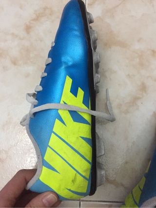 Zapatillas Nike de tacos cesped art de segunda mano por 6 EUR en Loeches en  WALLAPOP