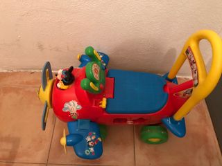 correpasillos avion mickey mouse