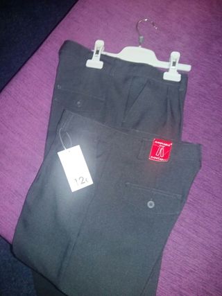 2 pantalones gris carrefour uniforme talla 15.16 de segunda mano por 15 EUR  en Arganda del Rey en WALLAPOP