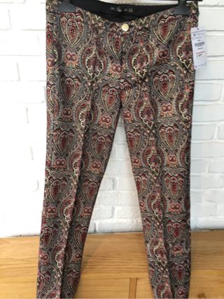 Pantalones fiesta Zara de segunda mano por 25 EUR en Madrid en WALLAPOP
