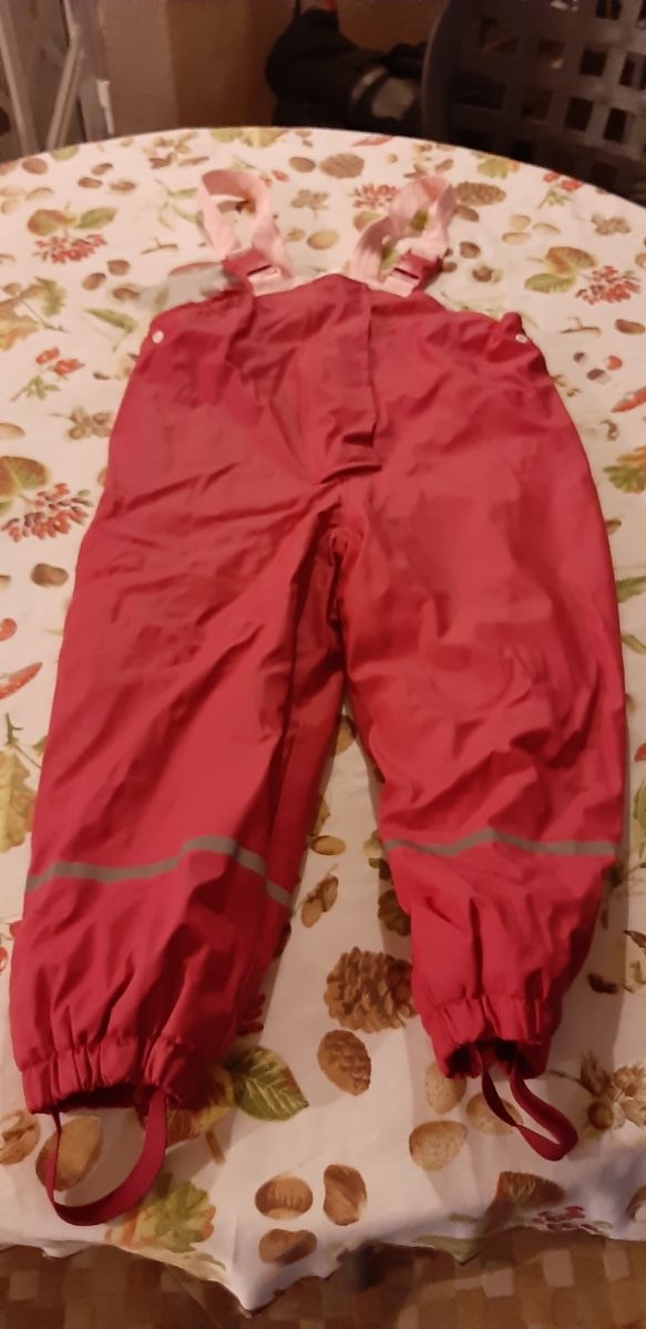 Pantalón y botas de esquí